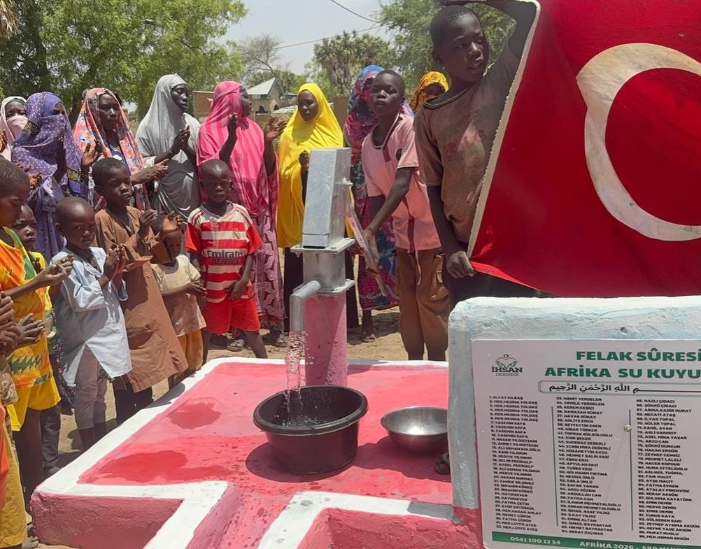 Karanlıktan Aydınlığa، Susuzluktan Hayata: Afrika’da Felak Suresi Su Kuyumuz Açıldı